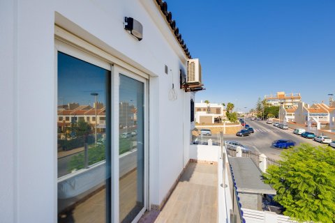 Villa till salu Torrevieja, Alicante, Spanien 2 sovrum, 88 kvm. Nr. 128903 - foto 25