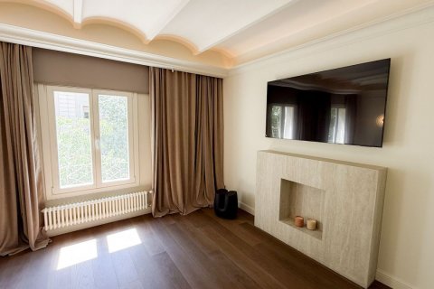 Apartment for sale Barcelona, Spain 3 rooms, 161 sq.m. No. 122105 - photo 6