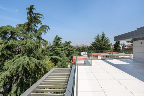 Аренда квартиры в Мадрид, Испания 3 спальни, 138м2 №122394 - фото 17