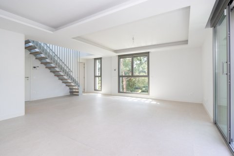 Аренда квартиры в Мадрид, Испания 3 спальни, 138м2 №122394 - фото 1