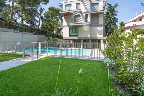 Аренда квартиры в Мадрид, Испания 3 спальни, 138м2 №122394 - фото 30