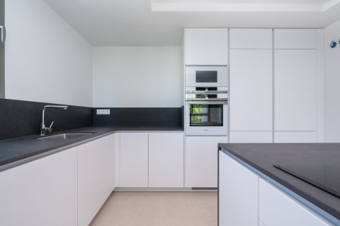 Аренда квартиры в Мадрид, Испания 3 спальни, 138м2 №122394 - фото 11