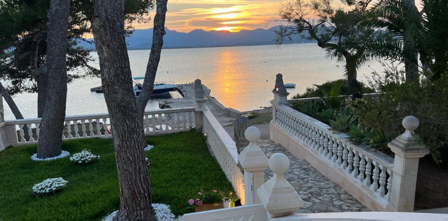Apartment Alcudia, Mallorca, Spain 4 bedrooms, 240 sq.m. No. 128255