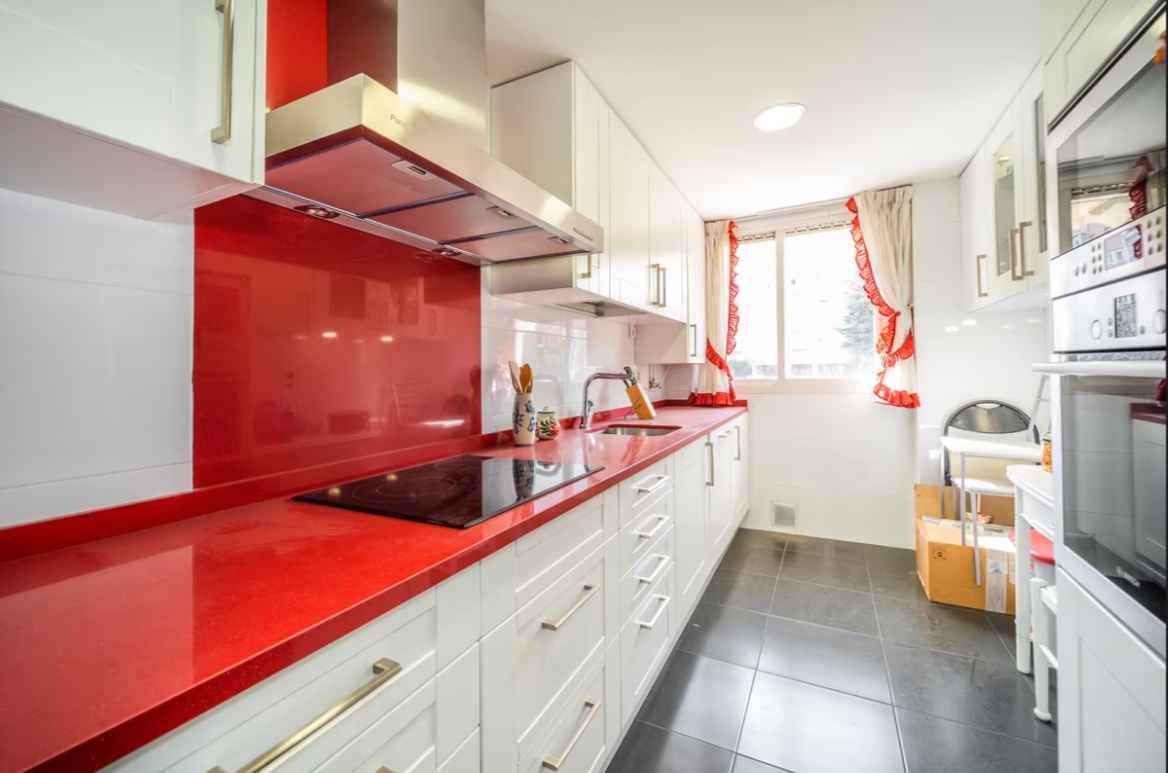 Apartment in Madrid, Almeria, Spain 3 bedrooms, 130 sq.m. No. 130361