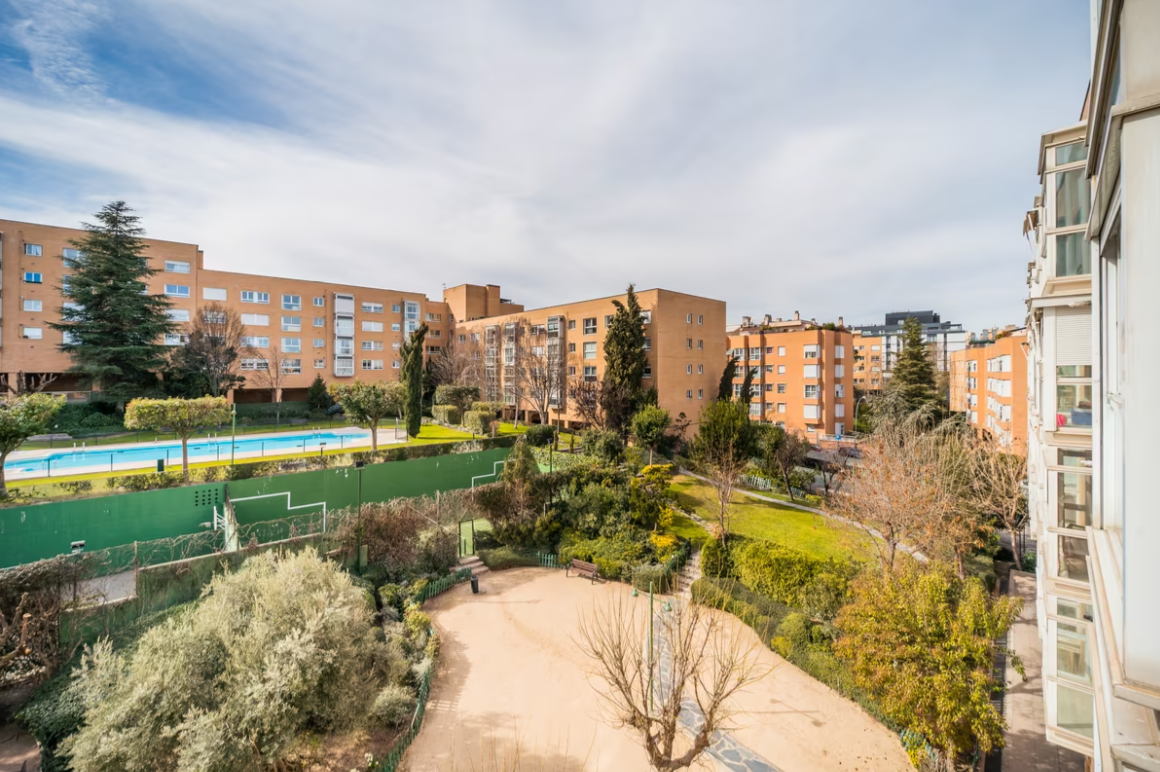 Apartment in Madrid, Almeria, Spain 3 bedrooms, 130 sq.m. No. 130361