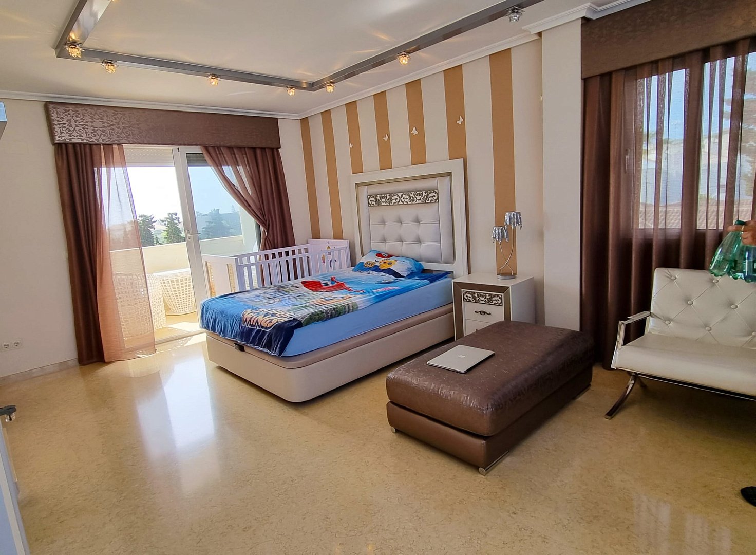 House in Torrevieja, Alicante, Spanien 5 Schlafzimmer, 380 m2 Nr. 130397