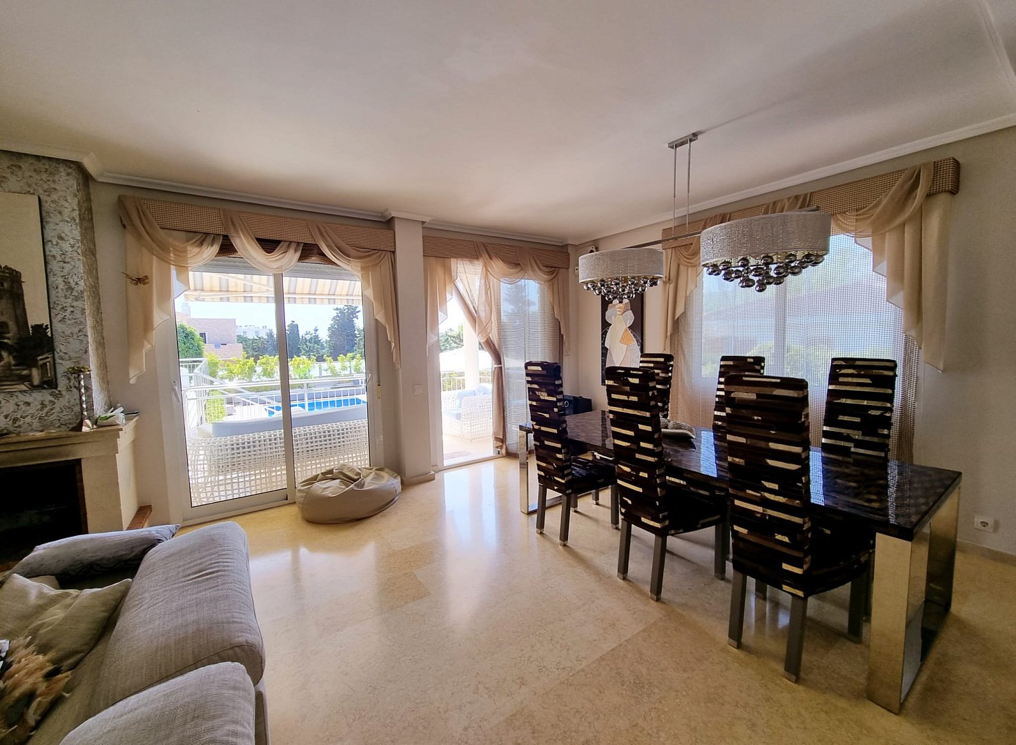 House in Torrevieja, Alicante, Spanien 5 Schlafzimmer, 380 m2 Nr. 130397
