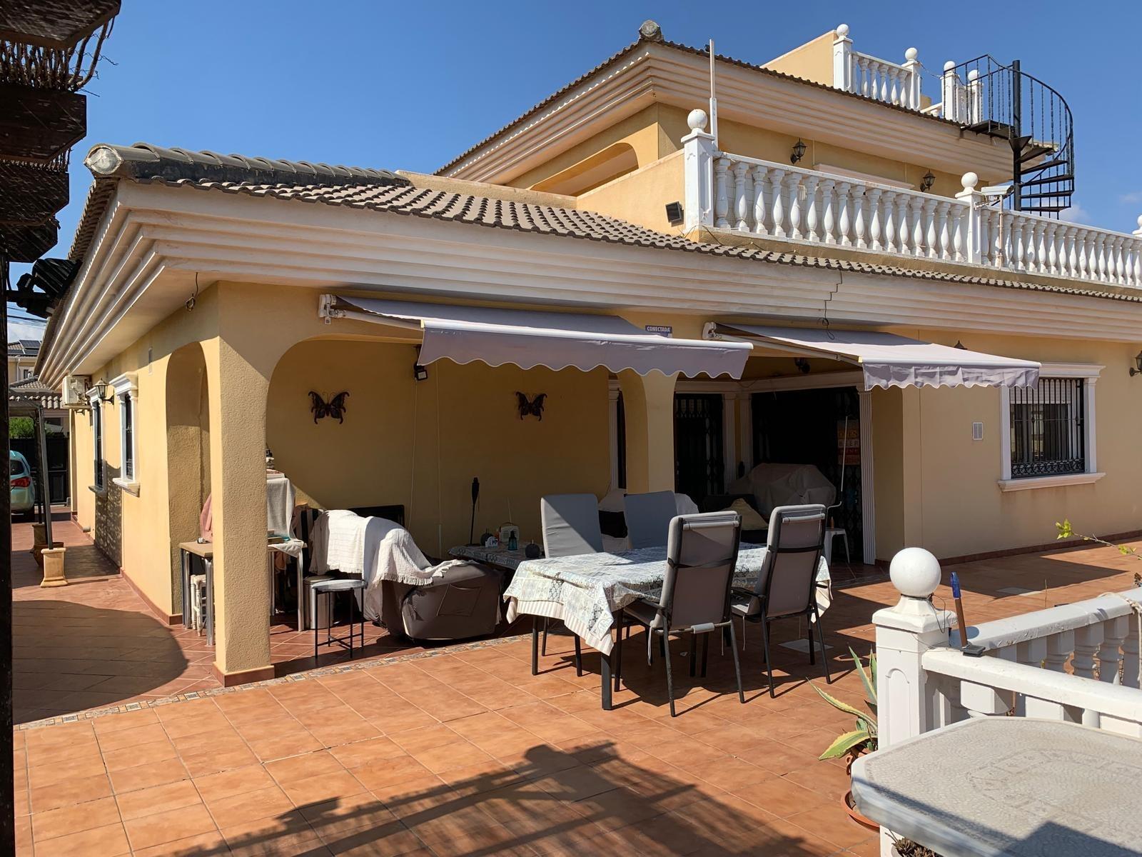 Huvila Los Balcones, Alicante, Espanja 6 makuuhuonetta, 340 m2 No. 126936