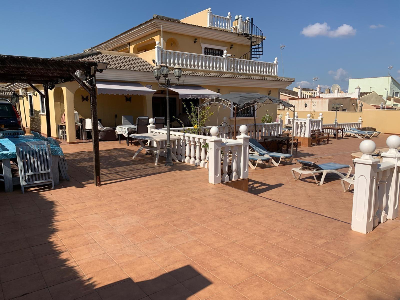Huvila Los Balcones, Alicante, Espanja 6 makuuhuonetta, 340 m2 No. 126936