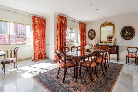 Paritalo myytävänä Madrid, Espanja, 4 makuuhuonetta, 469 m2 No. 120284 - kuva 11