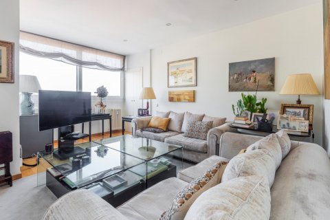 Paritalo myytävänä Madrid, Espanja, 4 makuuhuonetta, 469 m2 No. 120284 - kuva 4