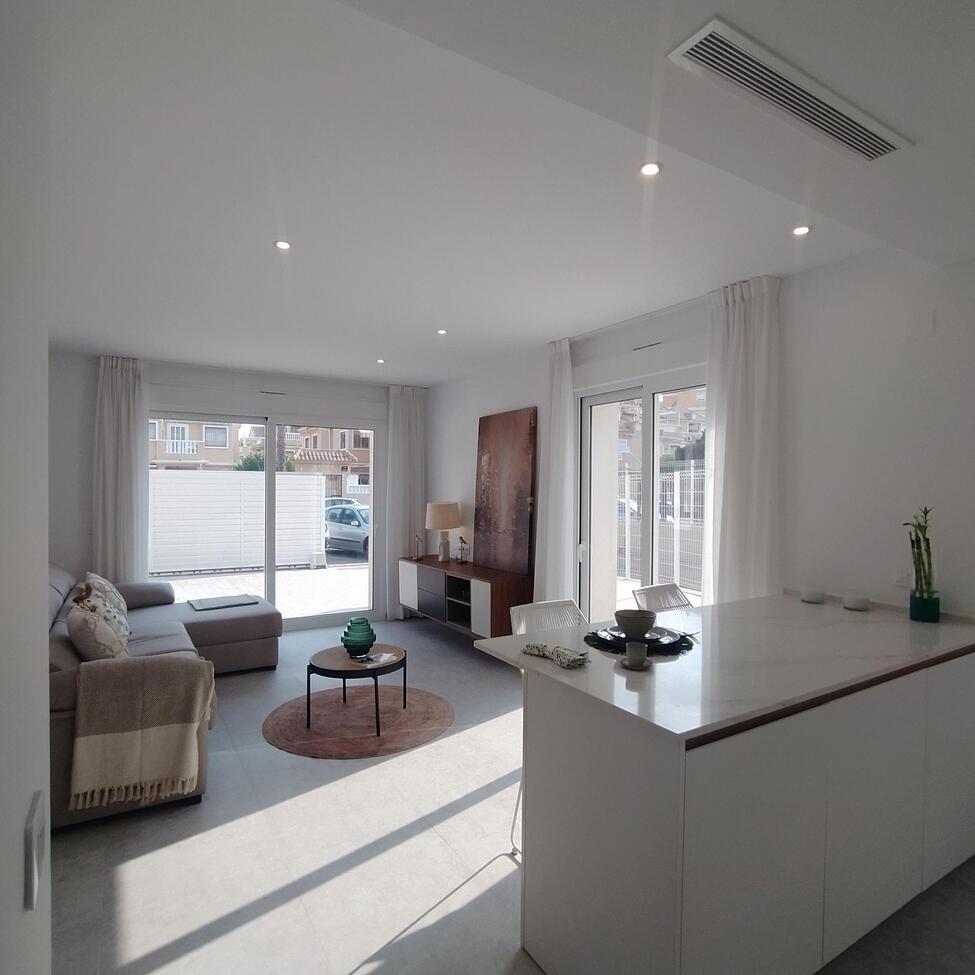 Apartamento en Torrevieja, Alicante, España 3 dormitorios,  No. 131824