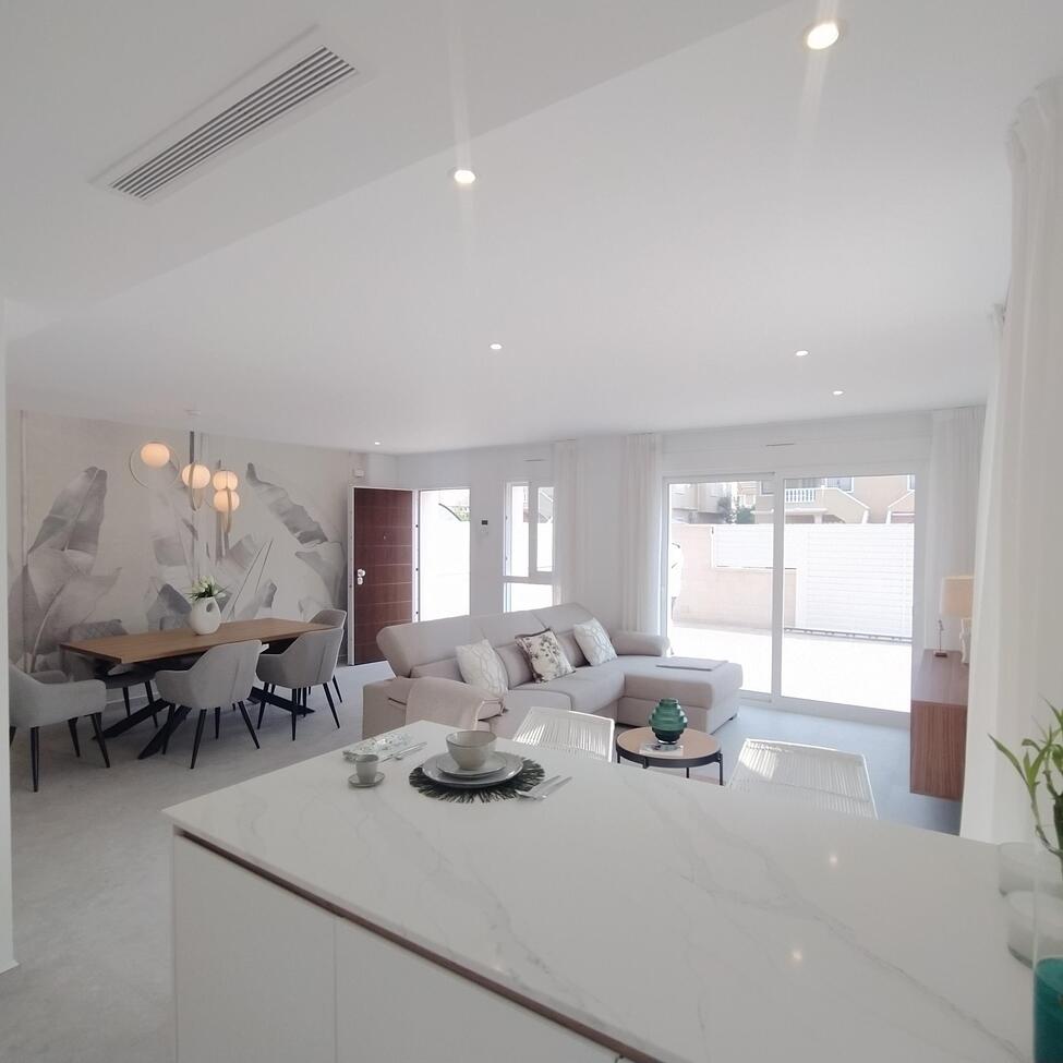 Apartamento en Torrevieja, Alicante, España 3 dormitorios,  No. 131824