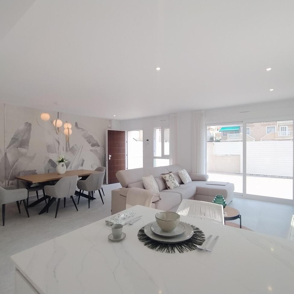 Apartamento en Torrevieja, Alicante, España 3 dormitorios,  No. 131824