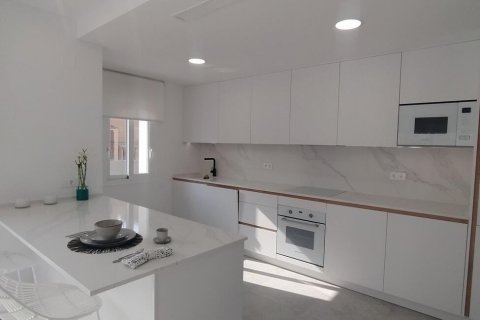 Apartment for sale Torrevieja, Alicante, Spain 3 bedrooms,  No. 131824 - photo 12
