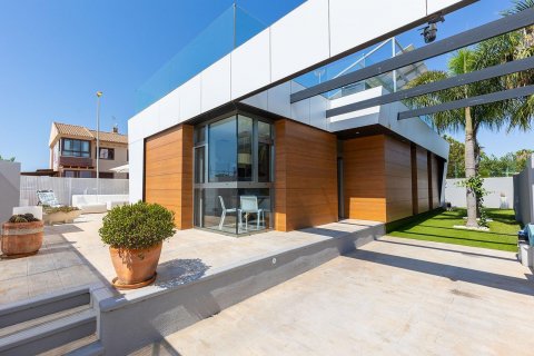 Huvila myytävänä Pilar de la Horadada, Alicante, Espanja, 3 makuuhuonetta,  No. 126949 - kuva 1