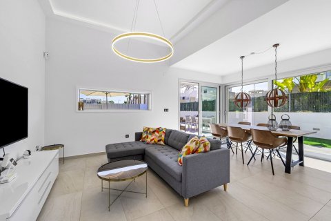 Продажа виллы Гуардамар-дель-Сегура, Аликанте, Испания 3 спальни, 104м2 №126955 - фото 2