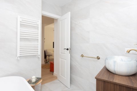 Продажа квартиры в Мадрид, Испания 3 спальни, 128м2 №122084 - фото 24