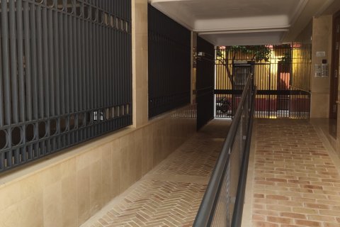 Apartment for rent Sevilla, Seville, Spain 2 bedrooms, 103 sq.m. No. 122081 - photo 19
