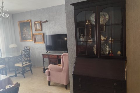 Apartment for rent Sevilla, Seville, Spain 2 bedrooms, 103 sq.m. No. 122081 - photo 5