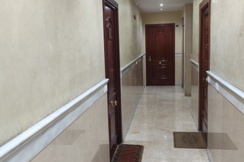 Apartment for rent Sevilla, Seville, Spain 2 bedrooms, 103 sq.m. No. 122081 - photo 20