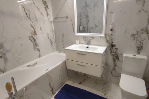 Apartment for rent Alicante, Spain 2 bedrooms, 120 sq.m. No. 127369 - photo 13