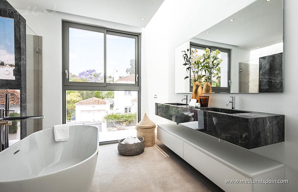 Villa à Estepona, Malaga, Espagne 5 chambres, 628 m2 No. 129185