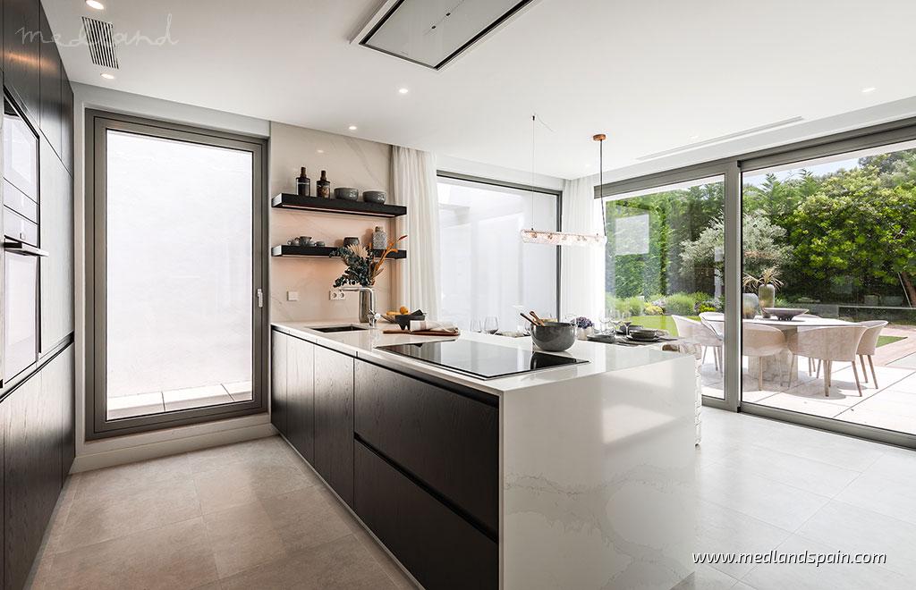 Villa à Estepona, Malaga, Espagne 5 chambres, 628 m2 No. 129185