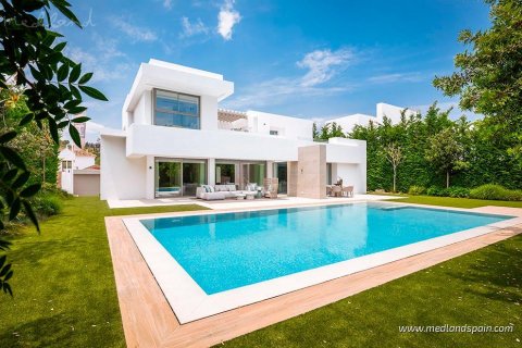 Villa zum Verkauf Estepona, Malaga, Spanien 5 Schlafzimmer, 628 m2 Nr. 129185 - Foto 1
