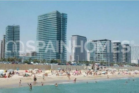 Продажа квартиры в Барселона, Испания 2 спальни, 142м2 №122480 - фото 1