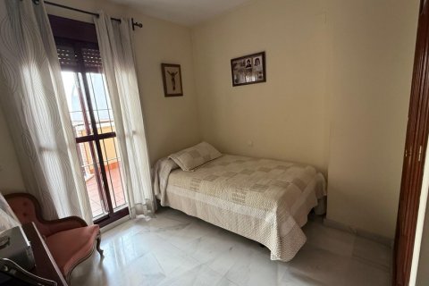 Apartment for rent Sevilla, Seville, Spain 2 bedrooms, 97 sq.m. No. 124568 - photo 15