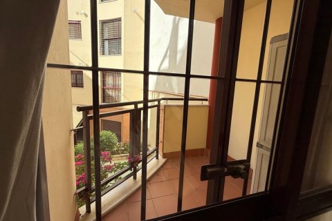 Apartment for rent Sevilla, Seville, Spain 2 bedrooms, 97 sq.m. No. 124568 - photo 17
