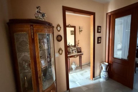 Apartment for rent Sevilla, Seville, Spain 2 bedrooms, 97 sq.m. No. 124568 - photo 11