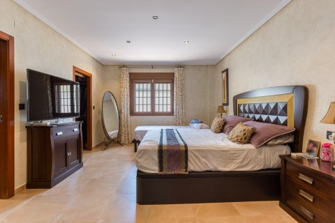 Villa till salu i Los Montesinos, Alicante, Spanien 4 sovrum, 417 kvm. Nr. 129322 - foto 9