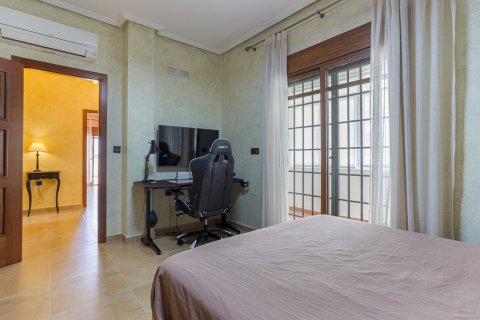 Villa till salu i Los Montesinos, Alicante, Spanien 4 sovrum, 417 kvm. Nr. 129322 - foto 19