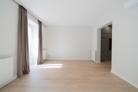 Apartment for rent Madrid, Spain 3 bedrooms, 150 sq.m. No. 119990 - photo 6