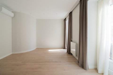 Apartment for rent Madrid, Spain 3 bedrooms, 150 sq.m. No. 119990 - photo 4