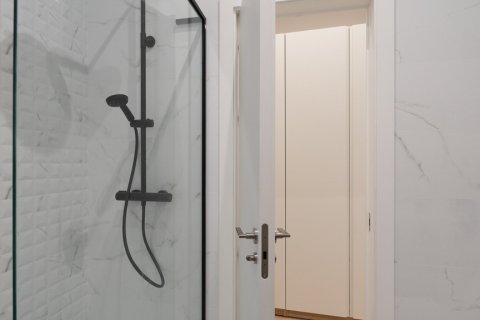 Apartment for rent Madrid, Spain 3 bedrooms, 150 sq.m. No. 119990 - photo 20