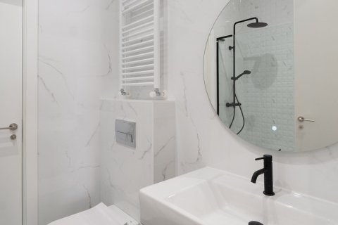 Apartment for rent Madrid, Spain 3 bedrooms, 150 sq.m. No. 119990 - photo 18