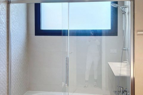 Apartment for sale Badajoz, Spain 3 bedrooms, 140 sq.m. No. 127504 - photo 24
