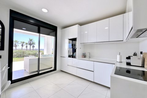Huoneisto myytävänä Estepona, Malaga, Espanja, 3 makuuhuonetta, 188 m2 No. 127505 - kuva 8