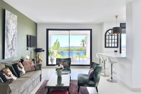 Huoneisto myytävänä Estepona, Malaga, Espanja, 3 makuuhuonetta, 188 m2 No. 127505 - kuva 3