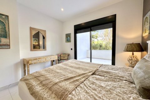 Huoneisto myytävänä Estepona, Malaga, Espanja, 3 makuuhuonetta, 188 m2 No. 127505 - kuva 15