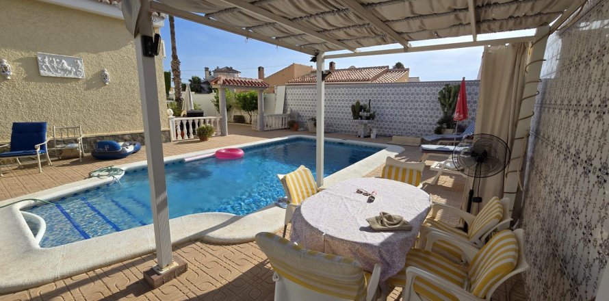 Dzīvoklis Torrevieja, Alicante, Spānijā 3 istabas, 188 m2 Nr. 130578
