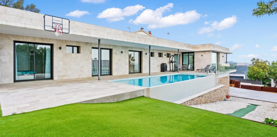 Casa Platja D'aro, Girona, Spagna 4 camere da letto, 344 mq. N° 130914