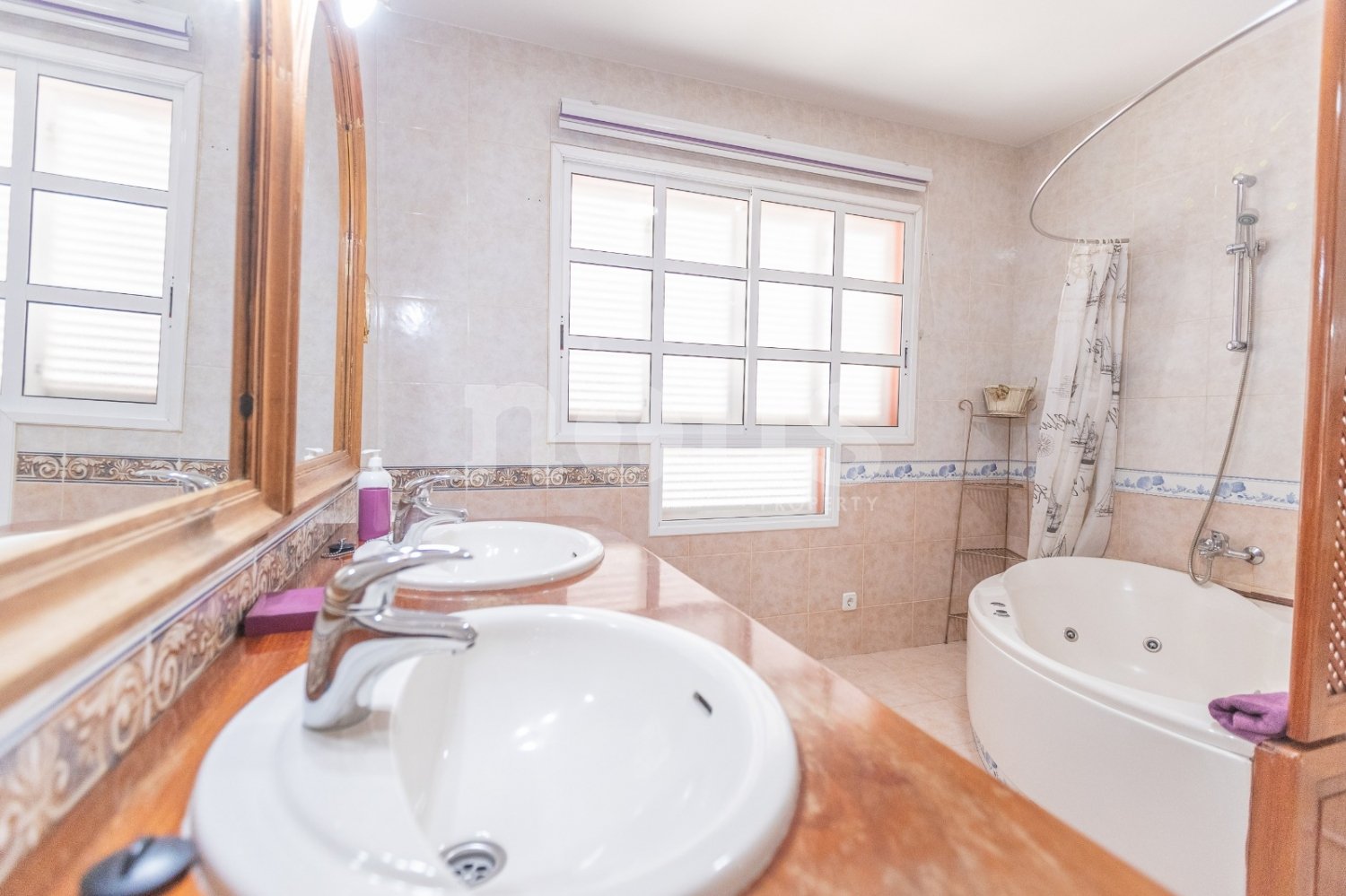Villa a Adeje, Tenerife, Spagna 3 camere da letto, 212 mq. N° 127611