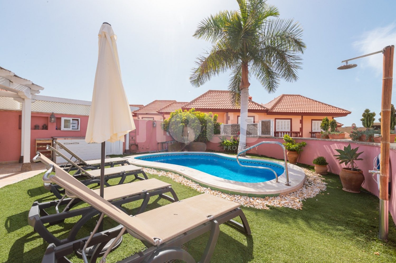 Villa a Adeje, Tenerife, Spagna 3 camere da letto, 212 mq. N° 127611