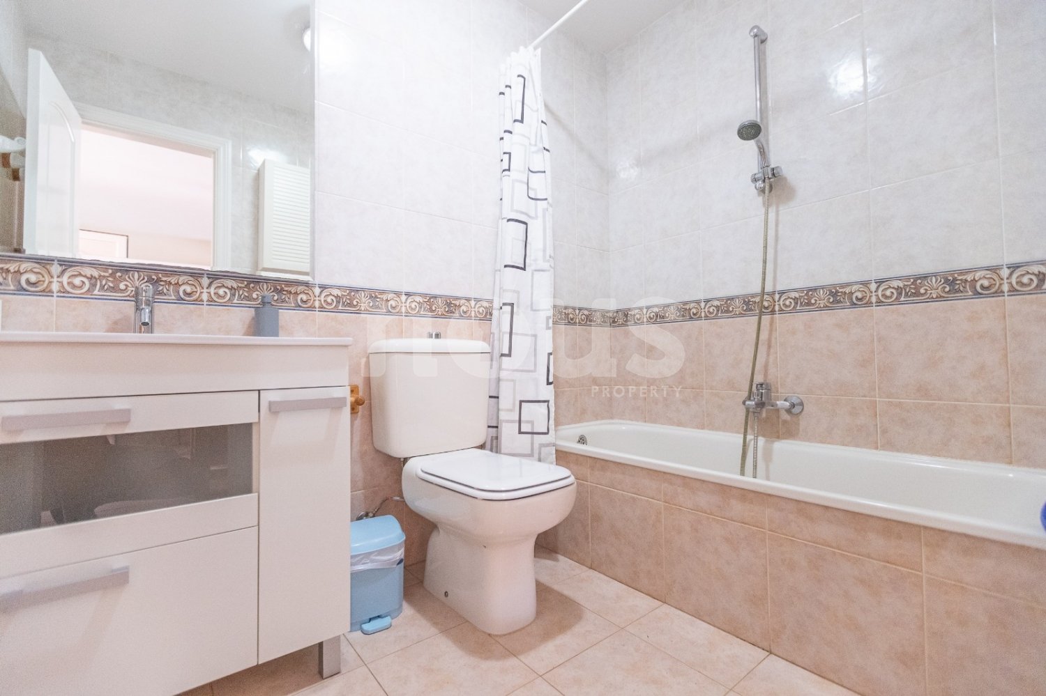 Villa a Adeje, Tenerife, Spagna 3 camere da letto, 212 mq. N° 127611
