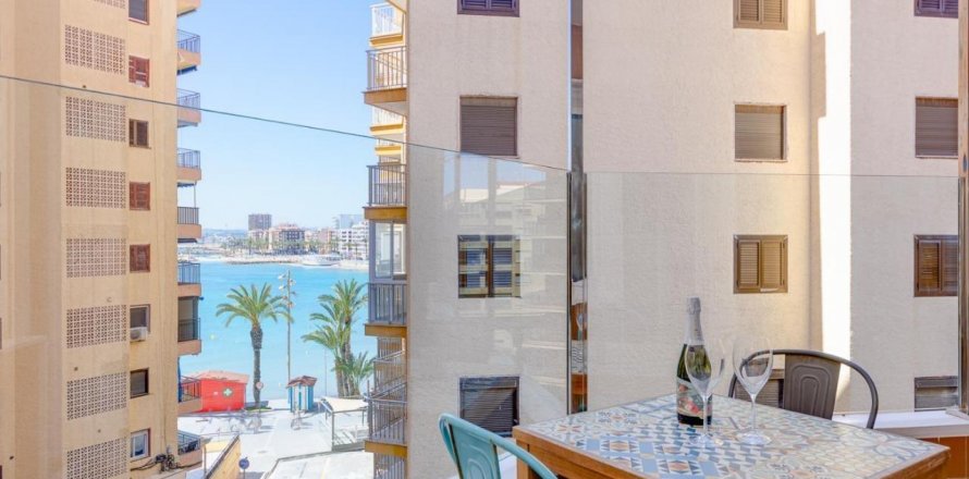 Appartamento Torrevieja, Alicante, Spagna 3 camere da letto, 105 mq. N° 131869
