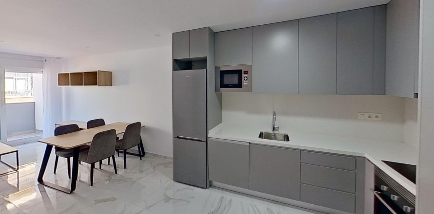 Apartamento en Torrevieja, Alicante, España 2 dormitorios, 80 m2 No. 127185